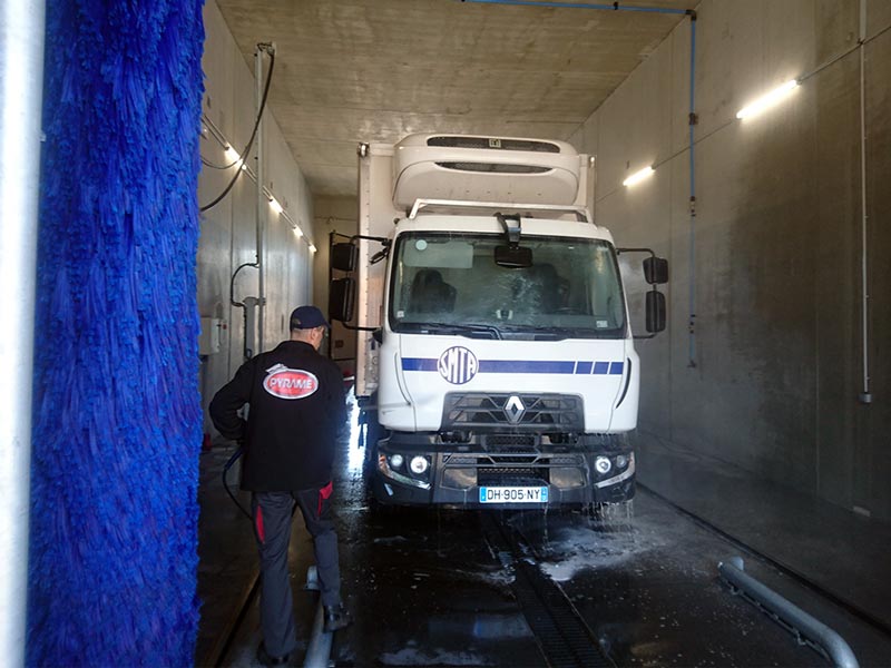 Tunnel de lavage pour véhicules poids lourds à Aix en Provence